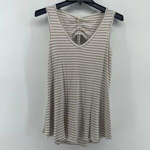 🌺 3/$25 🌺 Jane and Delancey Tank top/blouse with open upper back‎